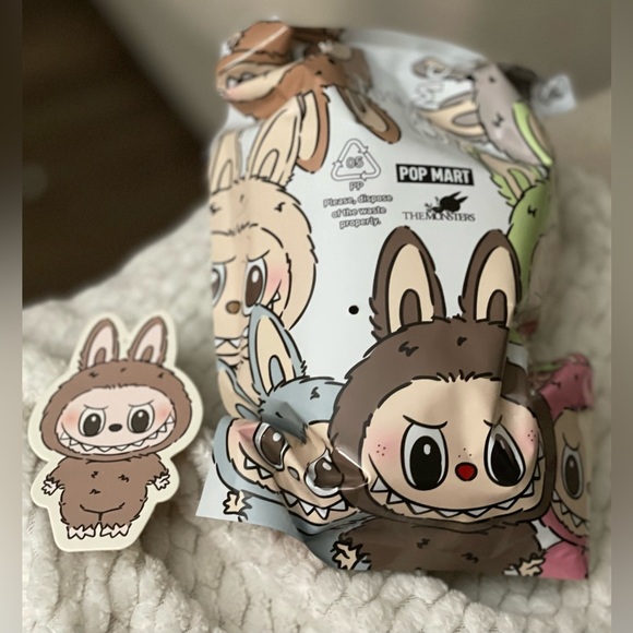 Toffee Macaron Labubu - Picture 4 of 4